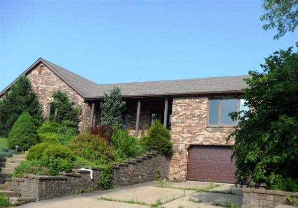 129 Holly Drive, Houston, PA 15342 