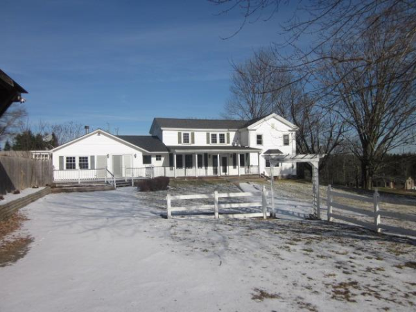 105 Steep Hill Rd, Beach Lake, PA 18405 
