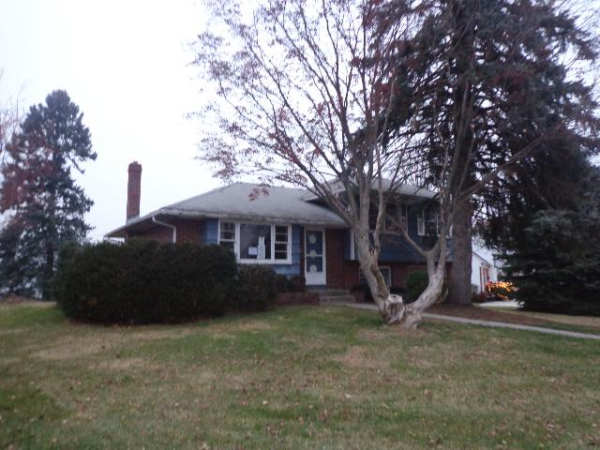 100 Montieth Ave, West Lawn, PA 19609 