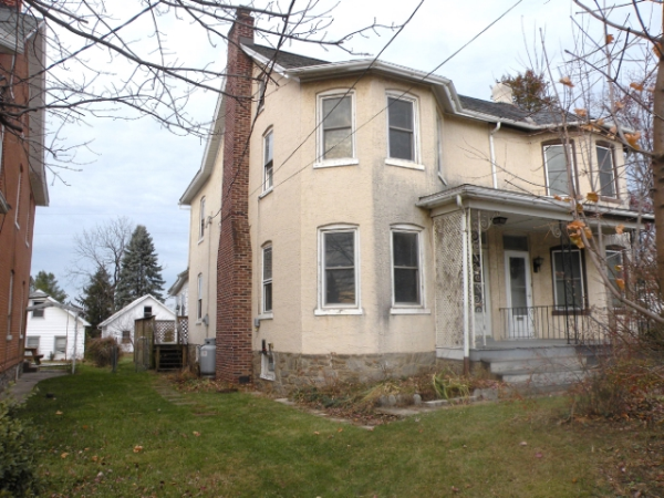 222 E State St, Quarryville, PA 17566 