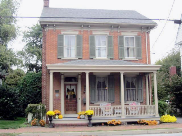 37 E MAIN STREET, Strasburg, PA 17579 