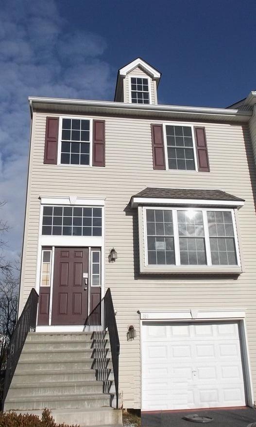 319 Calvert St, Whitehall, PA 18052 