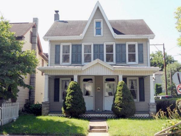 200 E MAIN STREET, Brownstown, PA 17508 