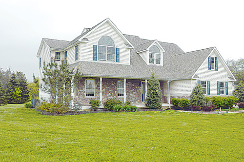 105 St. Johns Road West, Littlestown, PA 17340 