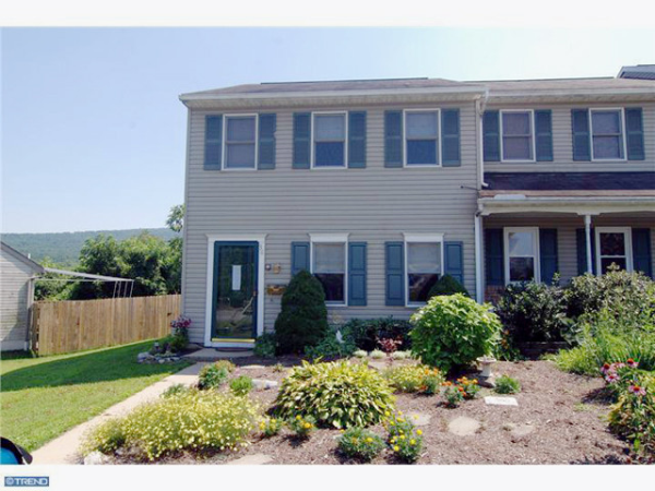 38 SELTZER AVE, Womelsdorf, PA 19567 