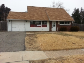 2 Middle Rd, Levitttown, PA 19056 