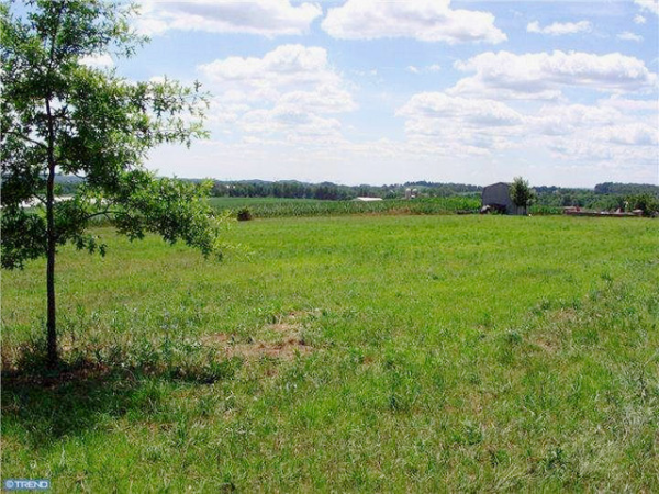 102 CHESTNUT HILL ROAD, Fredericksburg, PA 17026 