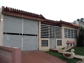 Urb Bella Vista Y17 Calle 25, Bayamon, PR 00957 