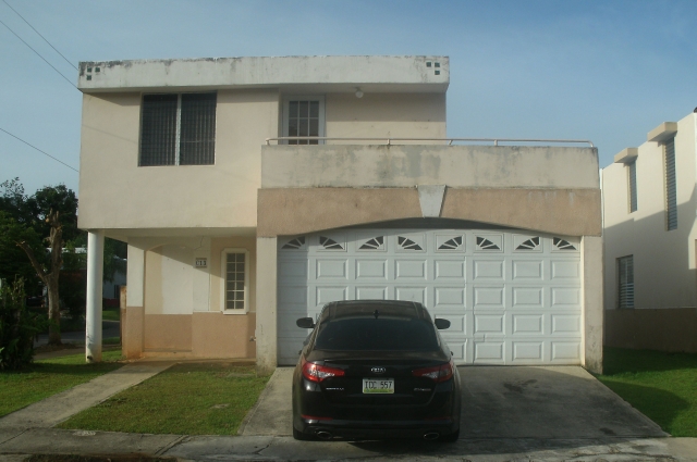 Urb Nuevas Estancias C-13 Calle Salmon, Manati, PR 00674 