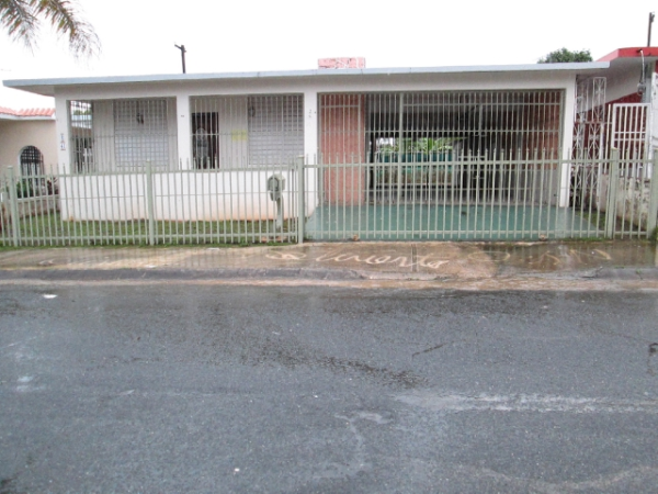 R41 Calle Clavelillo Lomas Verdes, Bayamon, PR 00956 
