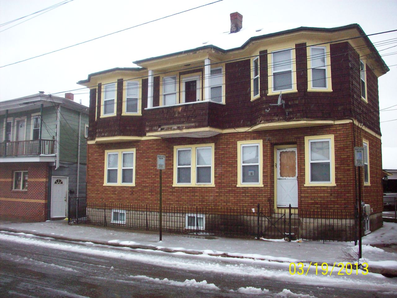 33 Silver Lake Ave, Providence, RI 02909 