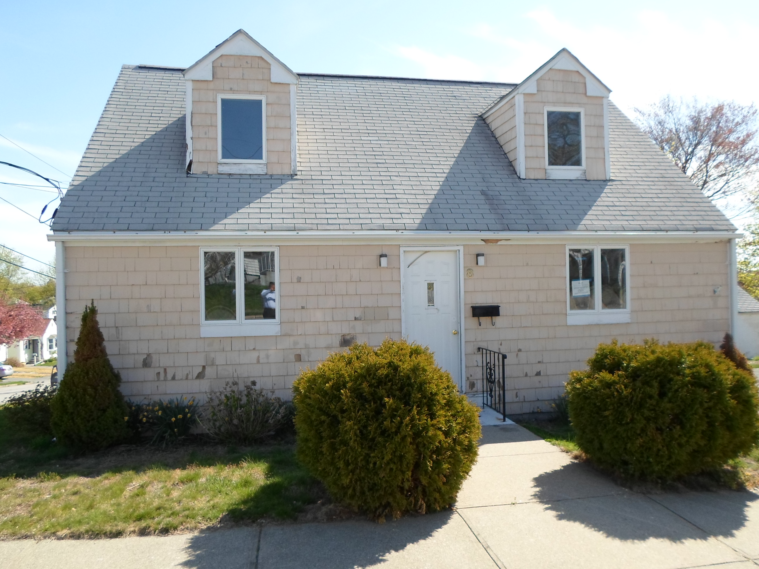 8 Fillmore St, Pawtucket, RI 02860 