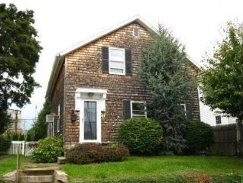 51 Cliff St, East Greenwich, RI 02818 