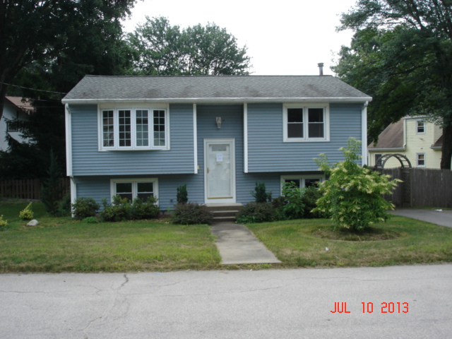 60 Beeckman Avenue, Cranston, RI 02920 