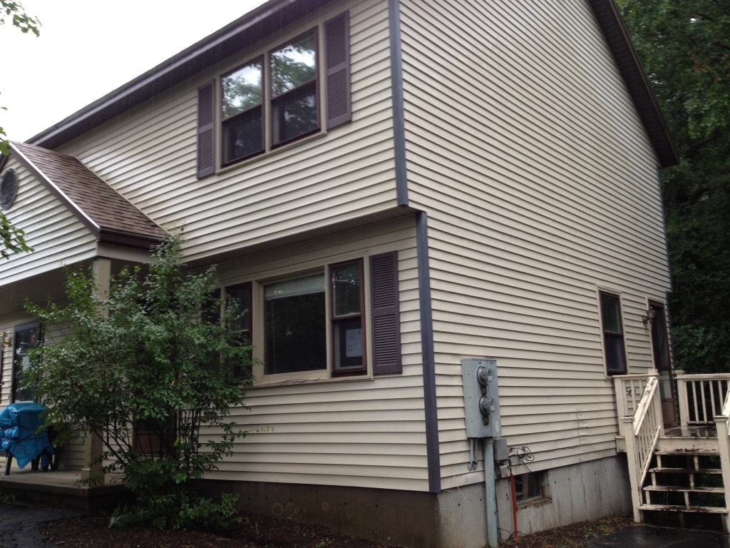 28 Catherine St, Bristol, RI 02809 