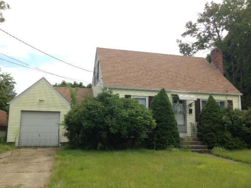 14 Aurora Dr, Warwick, RI 02889 