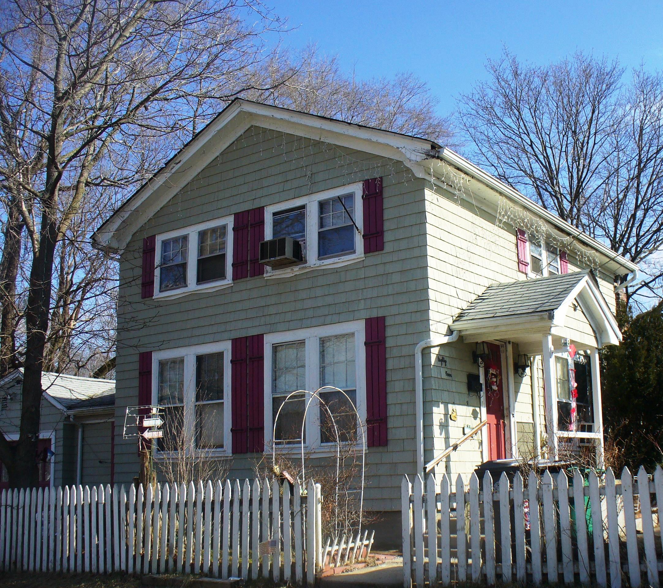 84 Rosemere Avenue, Warwick, RI 02889 