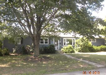 90 Paula Dr, North Kingstown, RI 02852 