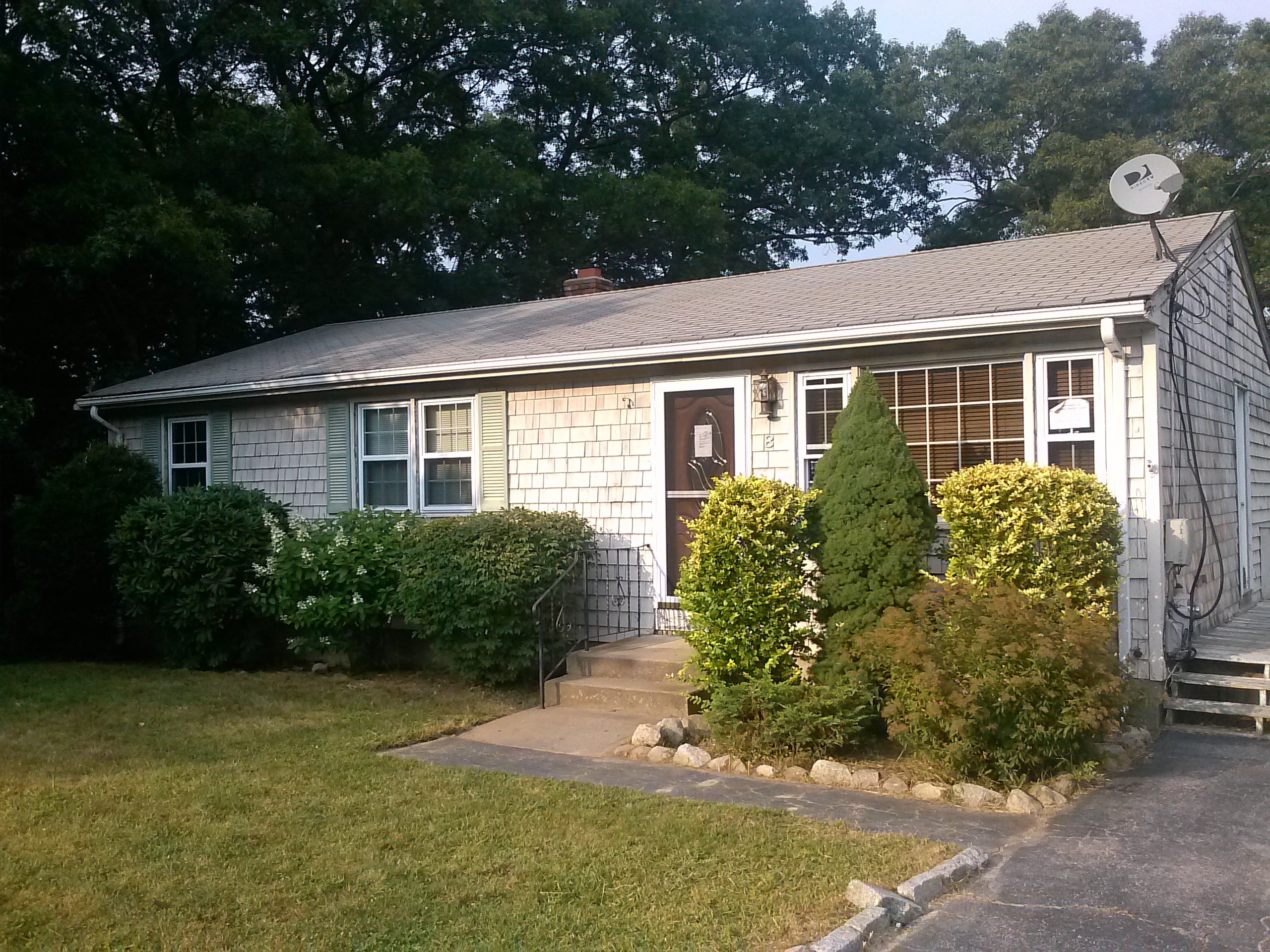 8 Hersey St, Johnston, RI 02919 
