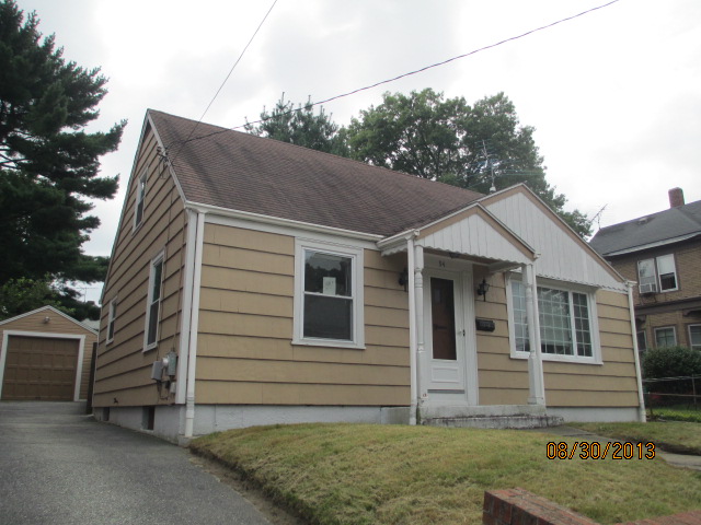 94 Pidge Ave, Pawtucket, RI 02860 