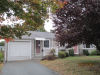 209 Lawnacre Dr, Cranston, RI 02920 