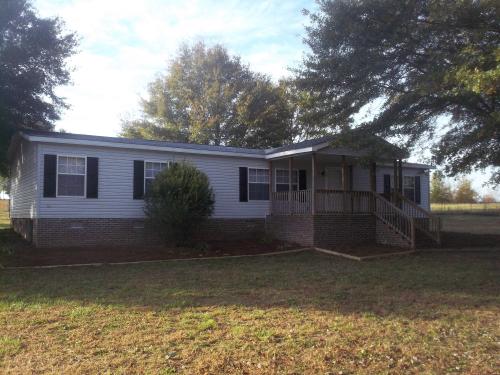 830 WALNUT HILL RD, Campobello, SC 29322 