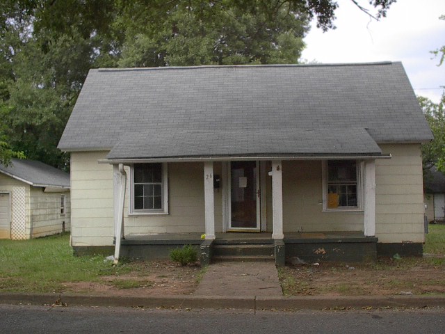 26 10th St, Greer, SC 29651 