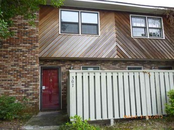 307 St Charles Ct, Charleston, SC 29407 