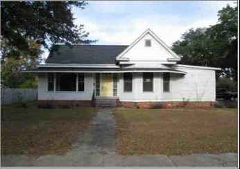 813 East Main Street, Dillon, SC 29536 