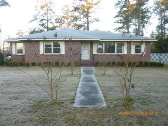 105 1st St, Varnville, SC 29944 