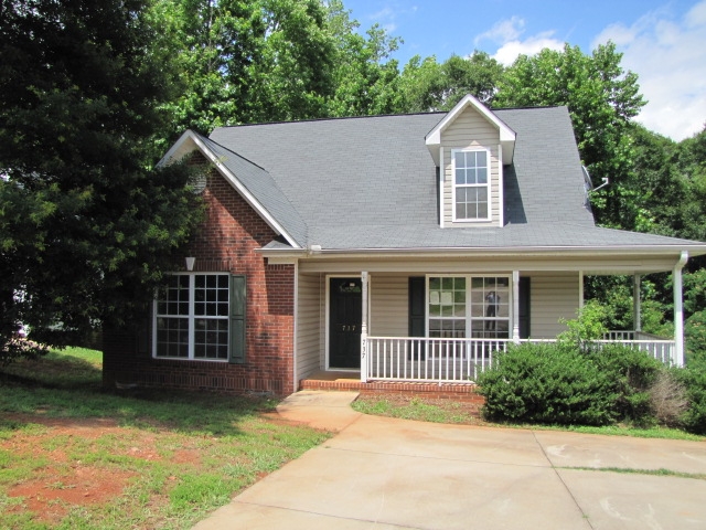 737 Cotton Branch Dr, Boiling Springs, SC 29316 