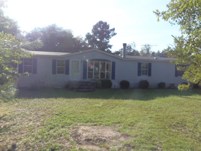 84 Sally St, Wedgefield, SC 29168 