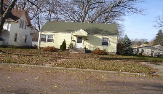 809 Linn Street, Yankton, SD 57078 