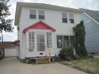 422 S 4th St, Aberdeen, SD 57401 