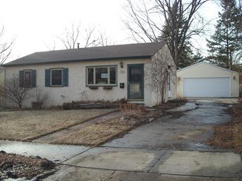 1613 S Point Dr, Sioux Falls, SD 57103 