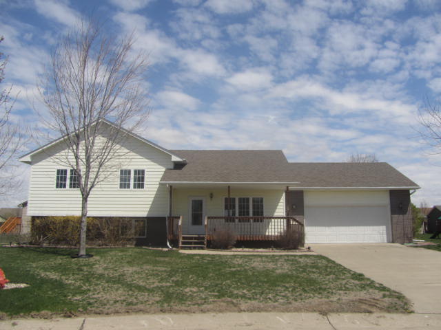 451 Eagle Cir, Dakota Dunes, SD 57049 