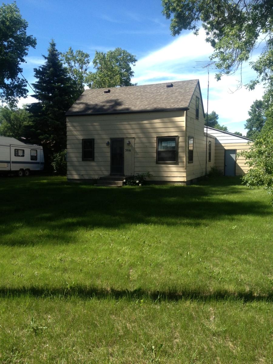 306 5th Ave SE, Clark, SD 57225 
