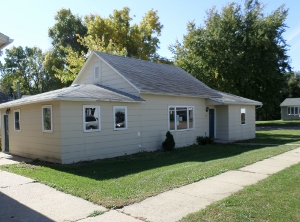 401 1st St, Garretson, SD 57030 