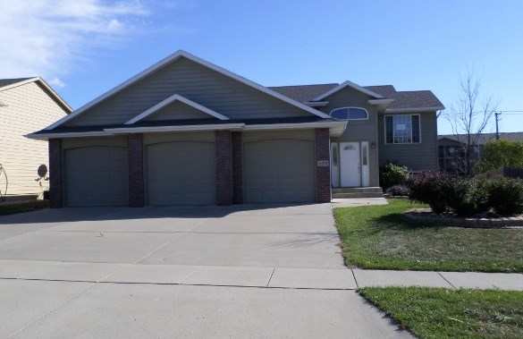 4204 S Bedford Ave, Sioux Falls, SD 57103 