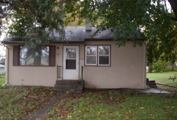 806 N Blauvelt Ave, Sioux Falls, SD 57103 