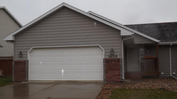 1608 S Campbell Trl, Sioux Falls, SD 57106 
