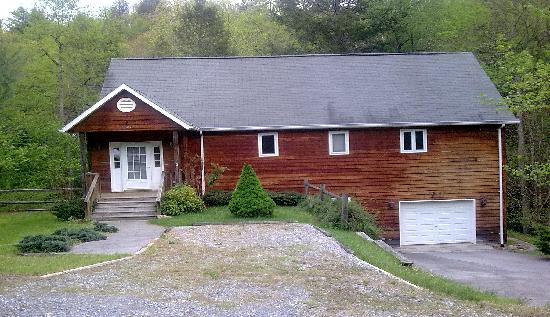 141 Laurel Highlands Road, Roan Mountain, TN 37687 