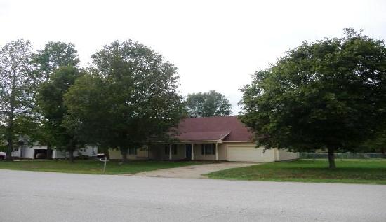 111 Pinewood Dr, Jackson, TN 38305 