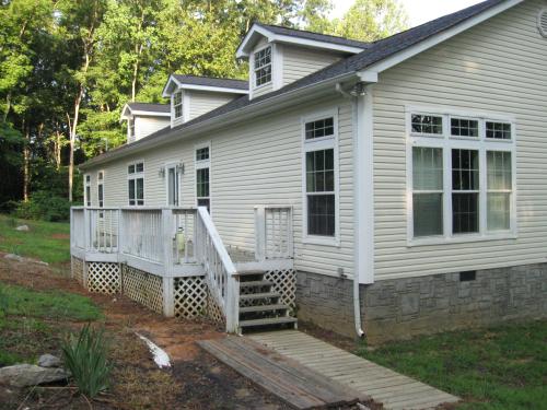 105 HOLLAND LN, Johnson City, TN 37604 