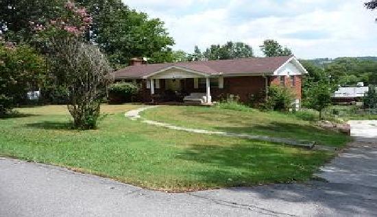 2818 Thomas Drive, Maryville, TN 37804 