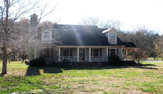 8687 Campbellsville Road, Pulaski, TN 38478 