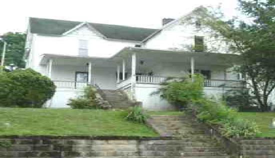 606 Clinton St, Harriman, TN 37748 