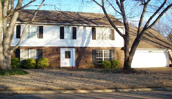 2308 East Lake Oaks, Bartlett, TN 38134 