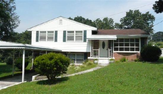 201 Hilltop Road, Lafollette, TN 37766 