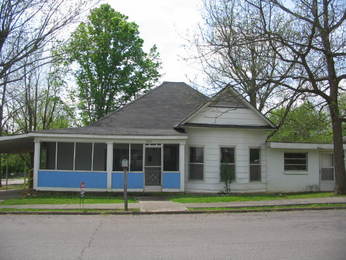 701 9th St, Etowah, TN 37331 